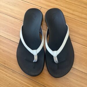 Olukai HO'OPIO Women's Black and White Flip Flop Sandals Sz 8